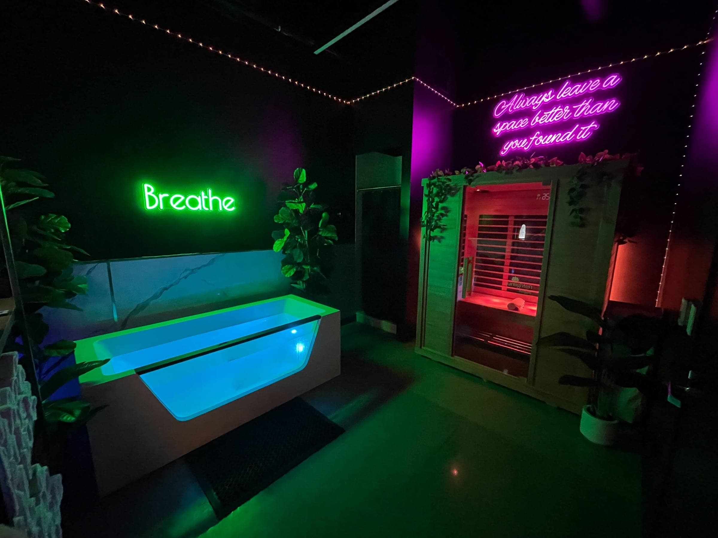 A Temecula contrast therapy suite with the cold plunge and infrared sauna in one room